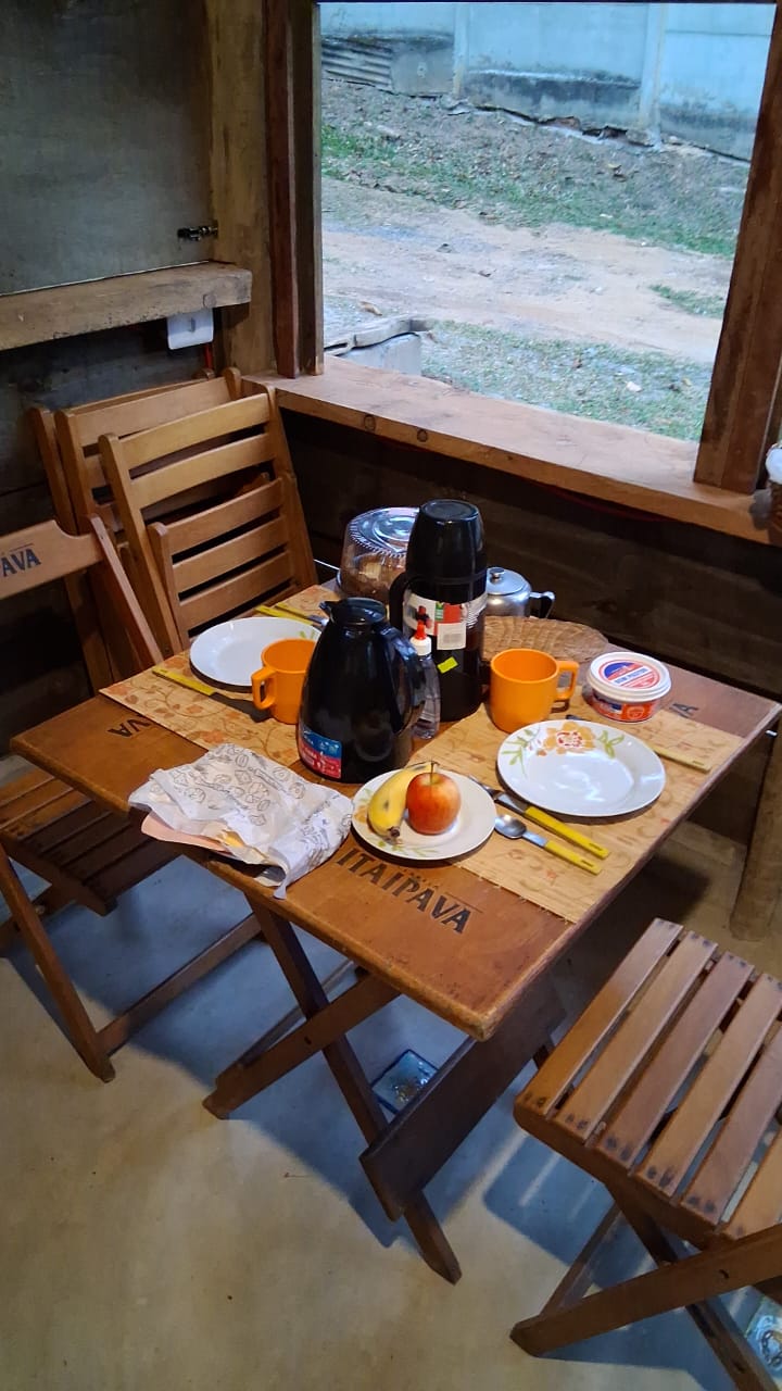 Mesa de café da manhã na estalagem